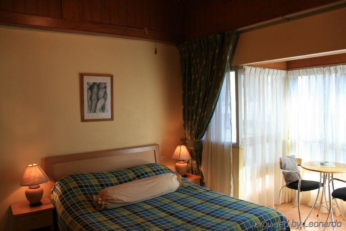 Aquarius Gay Guesthouse & Sauna Patong Quarto foto