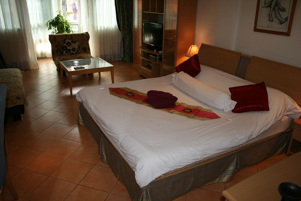 Aquarius Gay Guesthouse & Sauna Patong Quarto foto